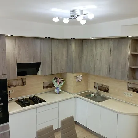 - Dzhordzha Vashynhtona Apartment *
