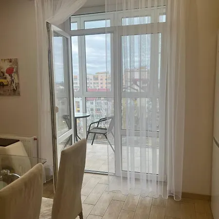 - Dzhordzha Vashynhtona Apartment