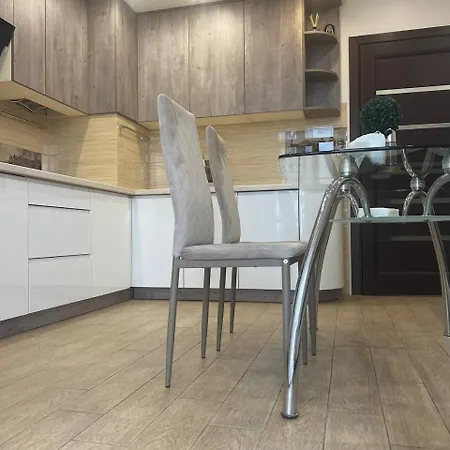 - Dzhordzha Vashynhtona Apartment