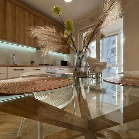 - Dzhordzha Vashynhtona Apartment