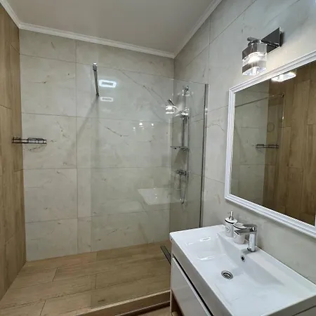 - Dzhordzha Vashynhtona Daire Lviv