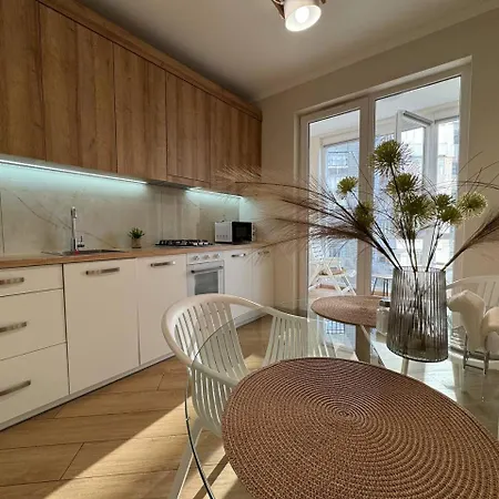 - Dzhordzha Vashynhtona Λβιβ