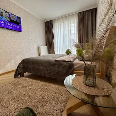 - Dzhordzha Vashynhtona Apartment *