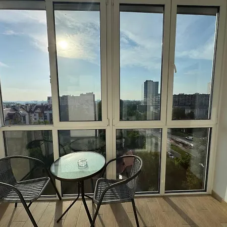 - Dzhordzha Vashynhtona Apartament *
