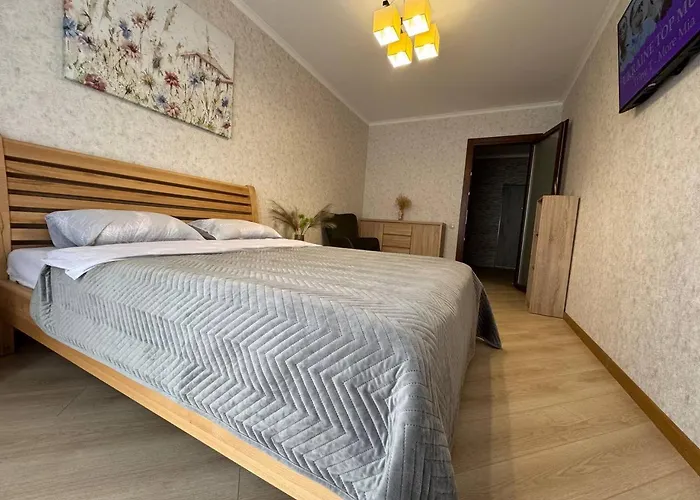- Dzhordzha Vashynhtona Apartman Lviv