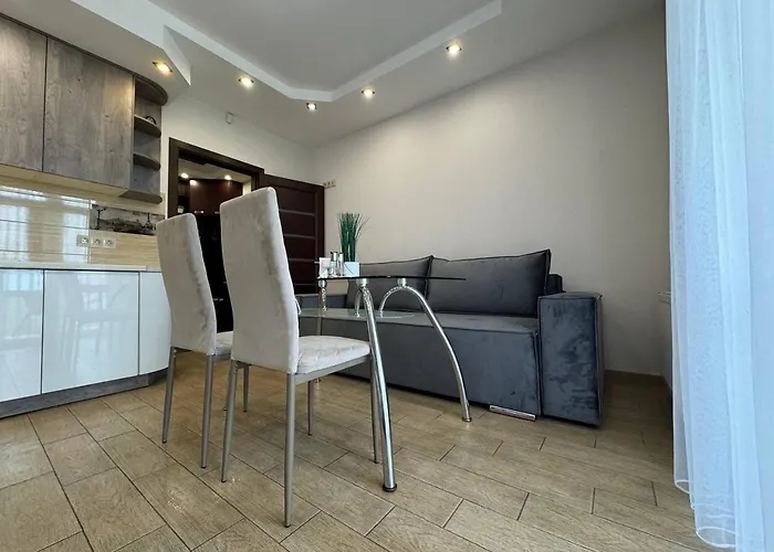 - Dzhordzha Vashynhtona Apartman Lviv