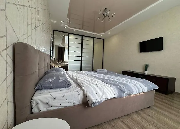 - Dzhordzha Vashynhtona * Leópolis